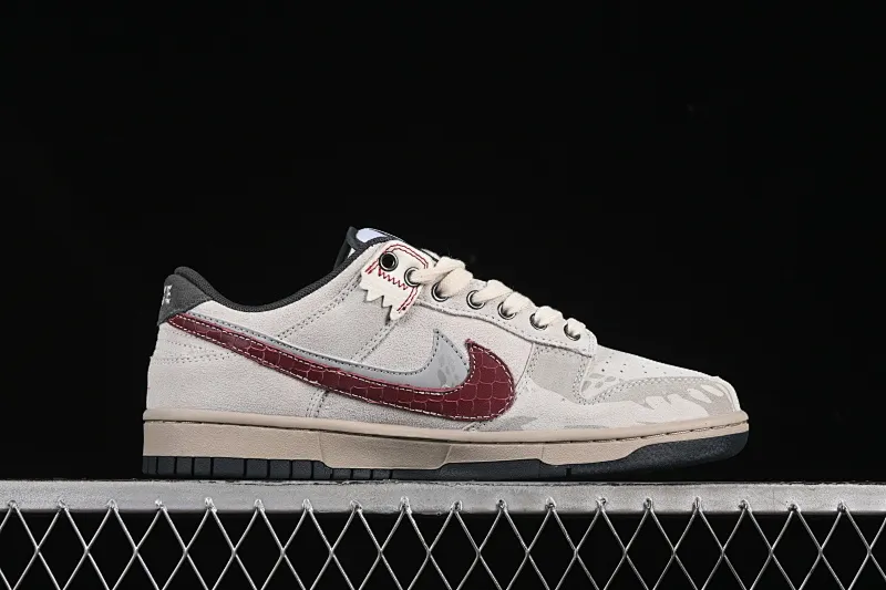 All Categories Nk SB Dunk Series Nk SB Dunk Low Low-top sneakers Nike Dunk Low "Double Swoosh" CNY Year of the Snake Panda Prank Shed the dust to welcome gold Cai Jin Low-top casual sneakers HV1800-101
